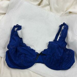 Victoria's Secret Blue Bra with Underwire and Lace Detail